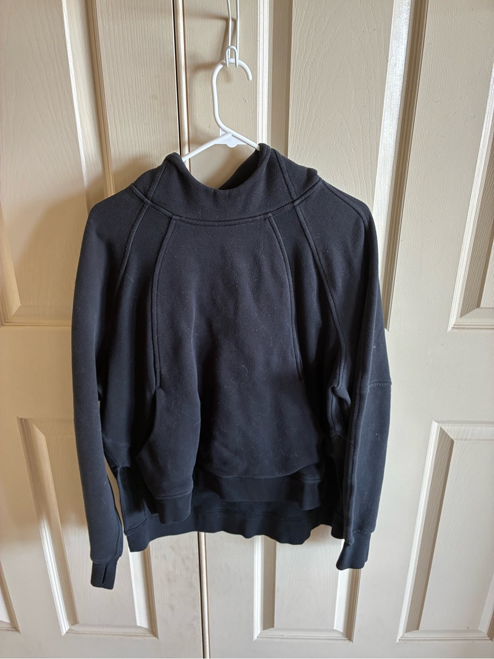 Lulu Black Pullover